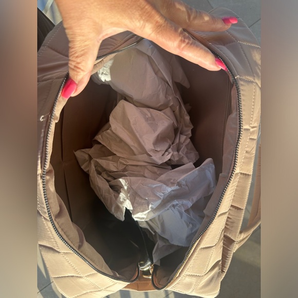 NWT Adrienne Vitadini Tan Quilted Nylon Duffle Bag for Travel - Picture 8 of 10